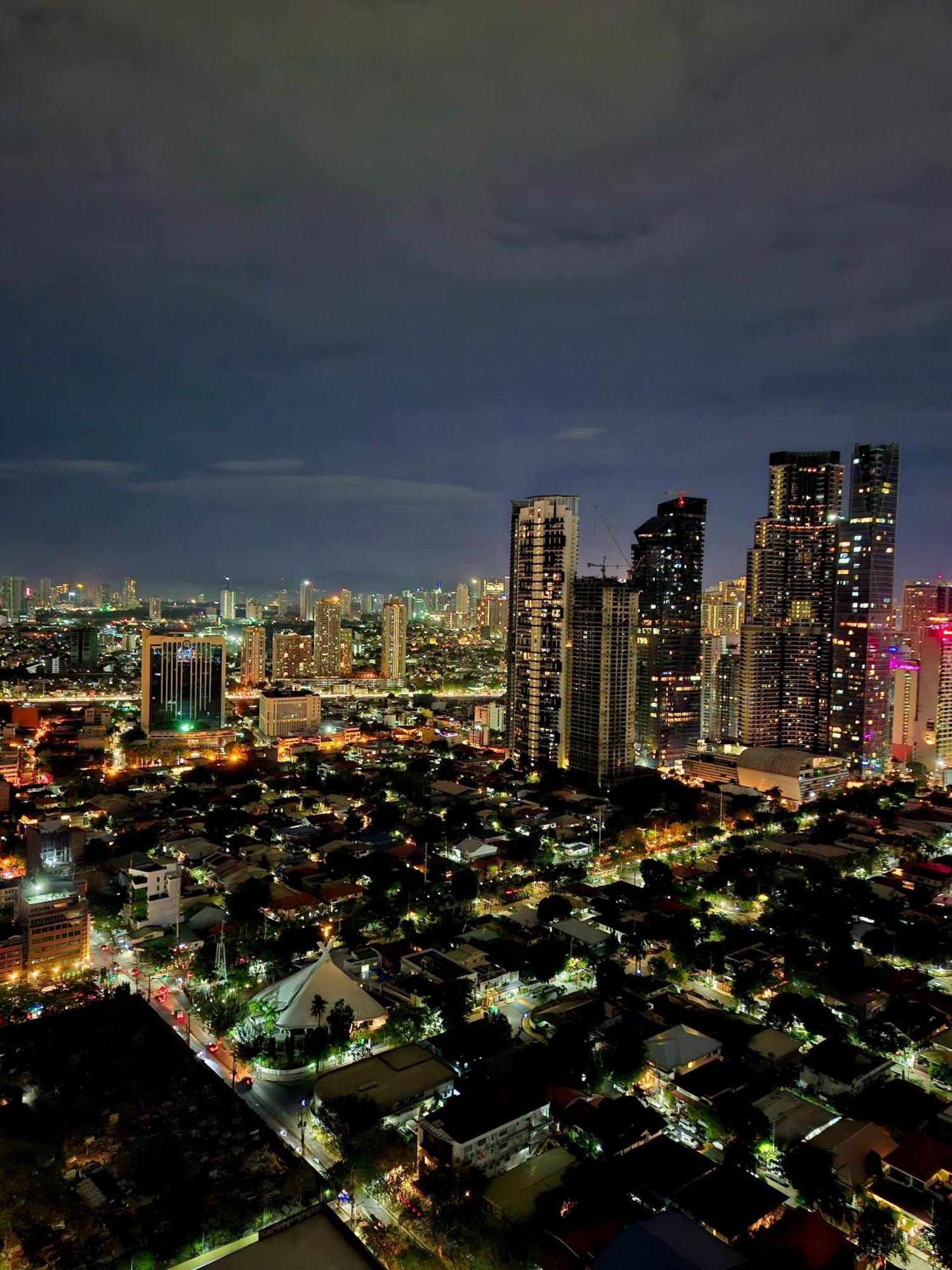 Serene Suite In Jazz Residences Makati City Bagian luar foto