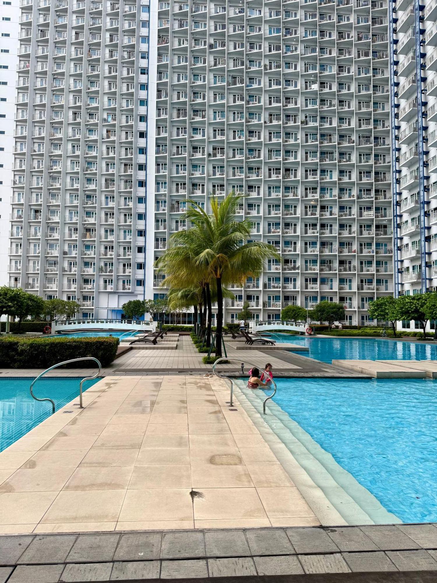 Serene Suite In Jazz Residences Makati City Bagian luar foto