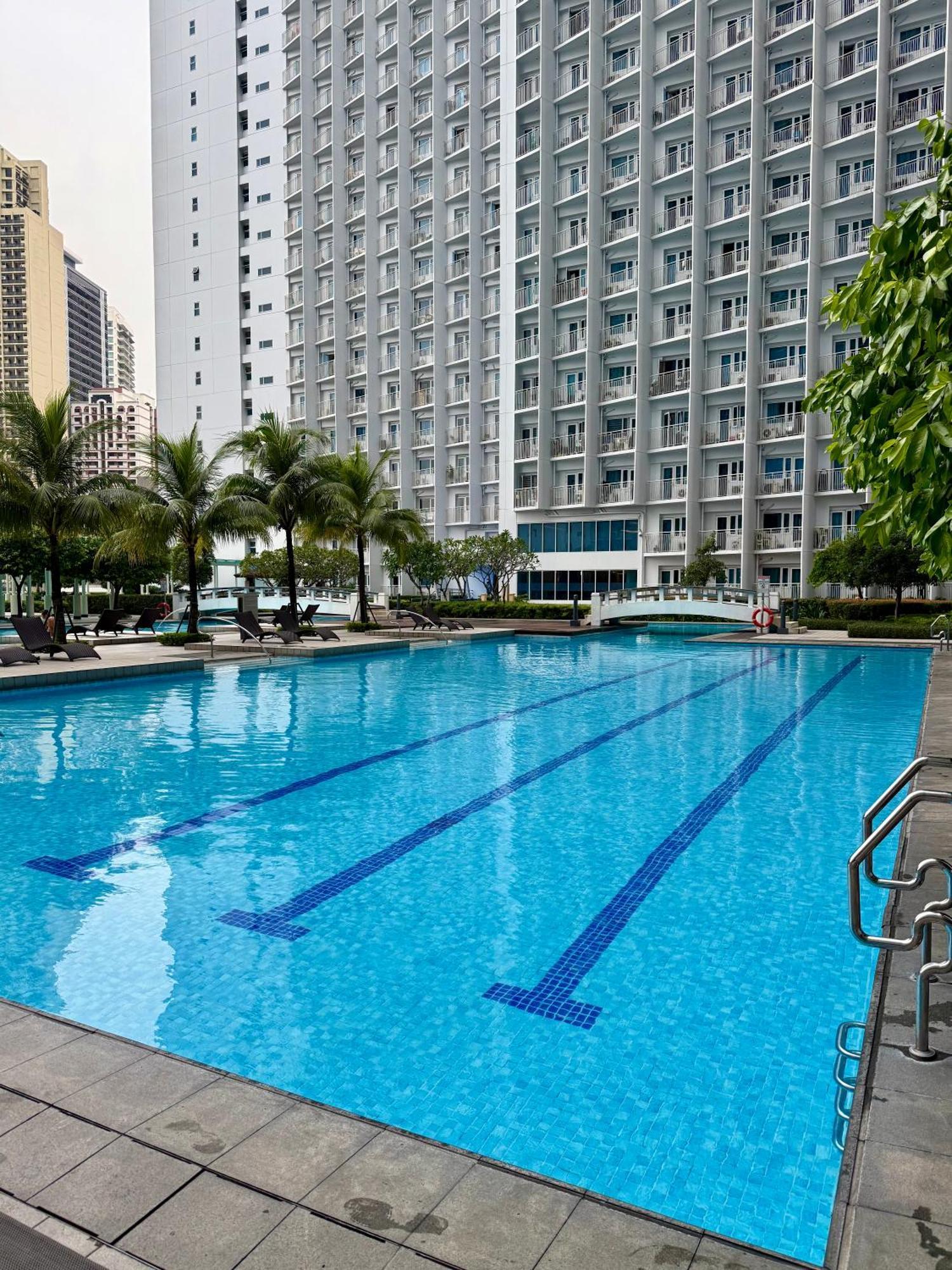 Serene Suite In Jazz Residences Makati City Bagian luar foto