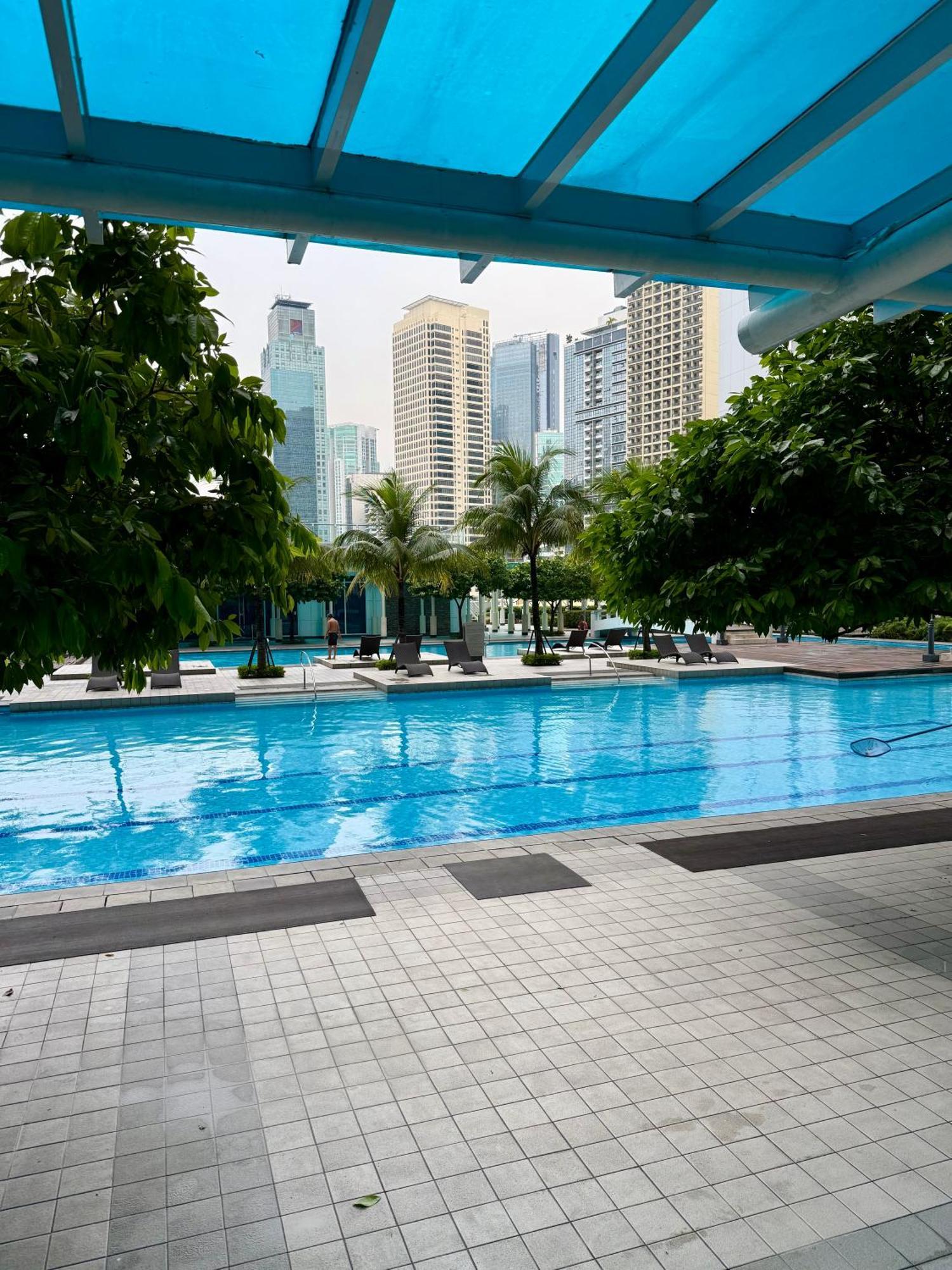 Serene Suite In Jazz Residences Makati City Bagian luar foto